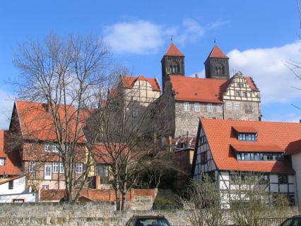 <p>Quedlinburg, Begr&auml;bnisort K&ouml;nig Heinrichs I. (+936) und seiner Frau Mathilde (+968) sowie bevorzugte Osterpfalz des ottonischen K&ouml;nigshauses</p>